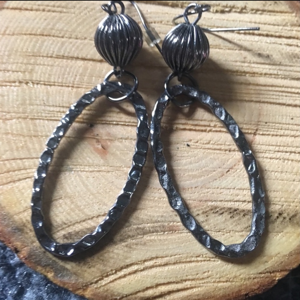 NEW• Sugared + Bronzed Unique Silver Gunmetal Hammered Oval Earrings - Picture 4 of 14